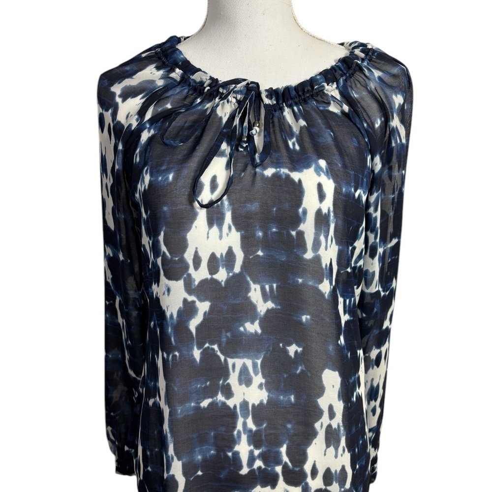 Rose & Olive Elegant Blue and White Women's Long Sleeve Top size Small